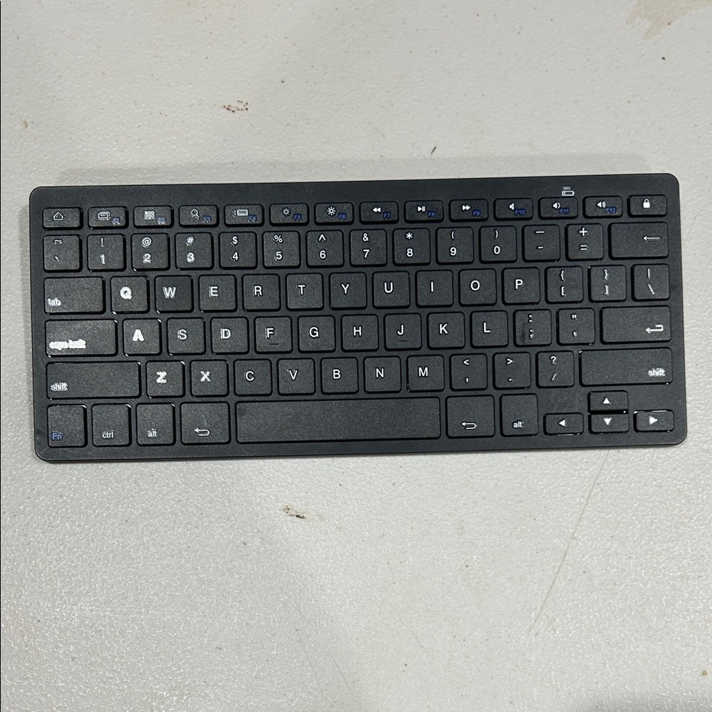 Sleek Wireless Black Laptop Keyboard - Compact Layout